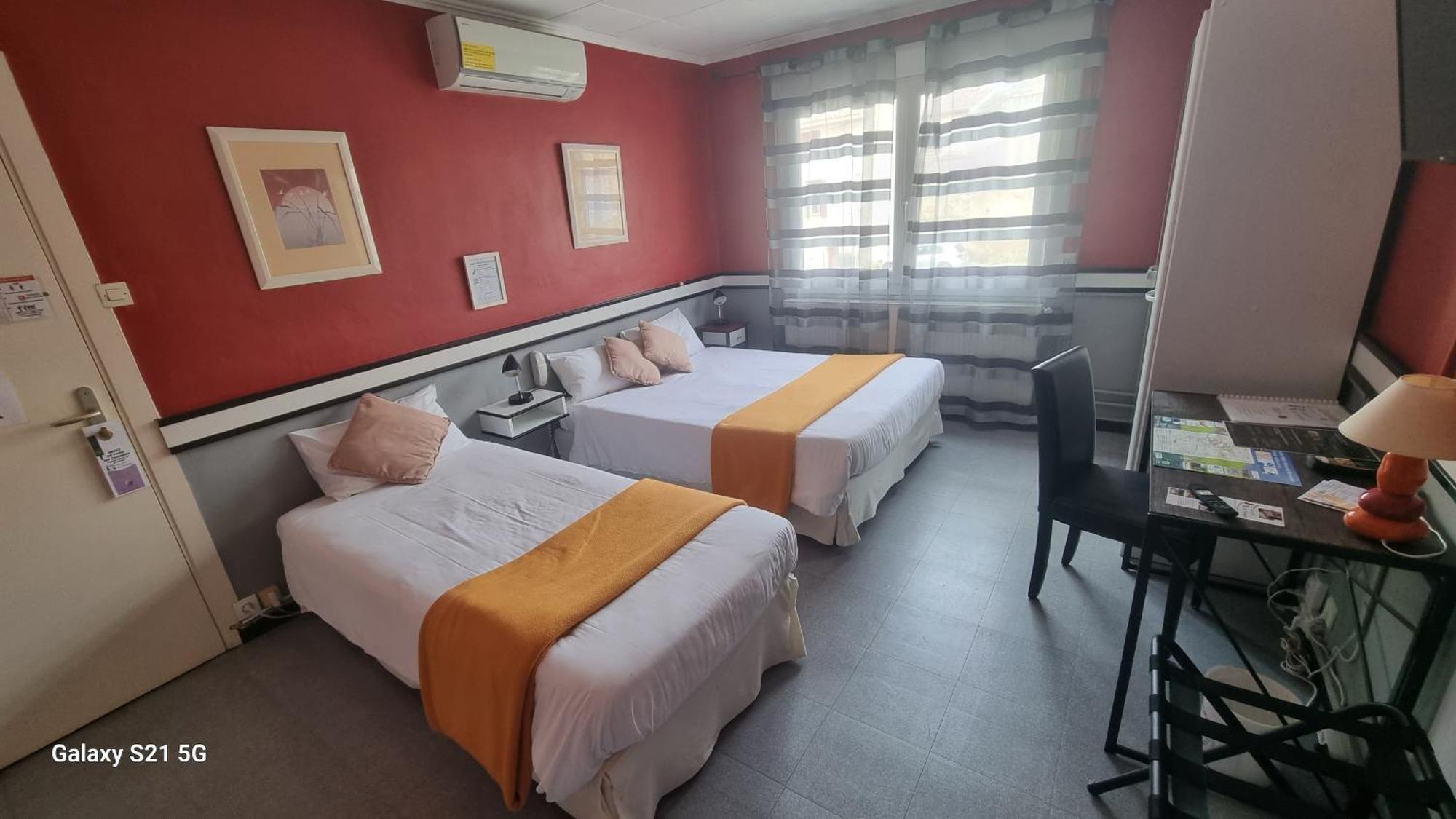 Hotel Du Tricastin Пьерлат Экстерьер фото