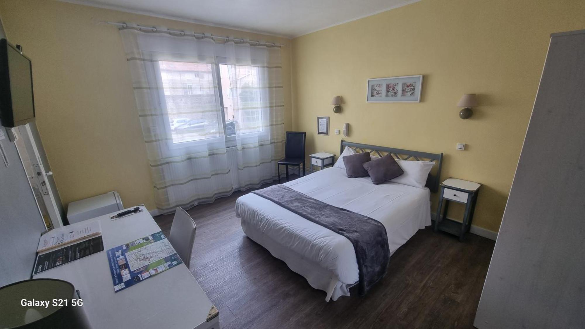 Hotel Du Tricastin Пьерлат Экстерьер фото