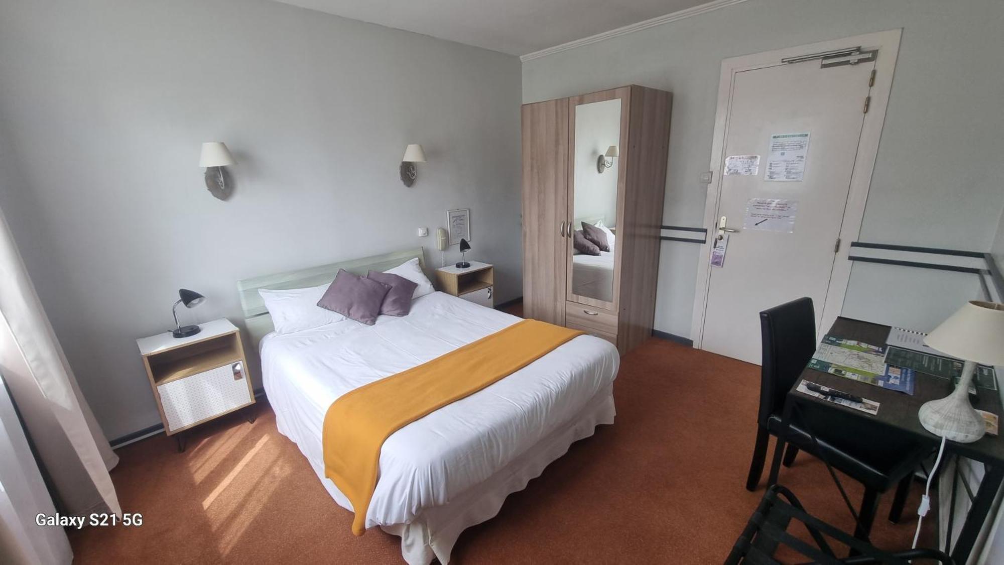 Hotel Du Tricastin Пьерлат Экстерьер фото