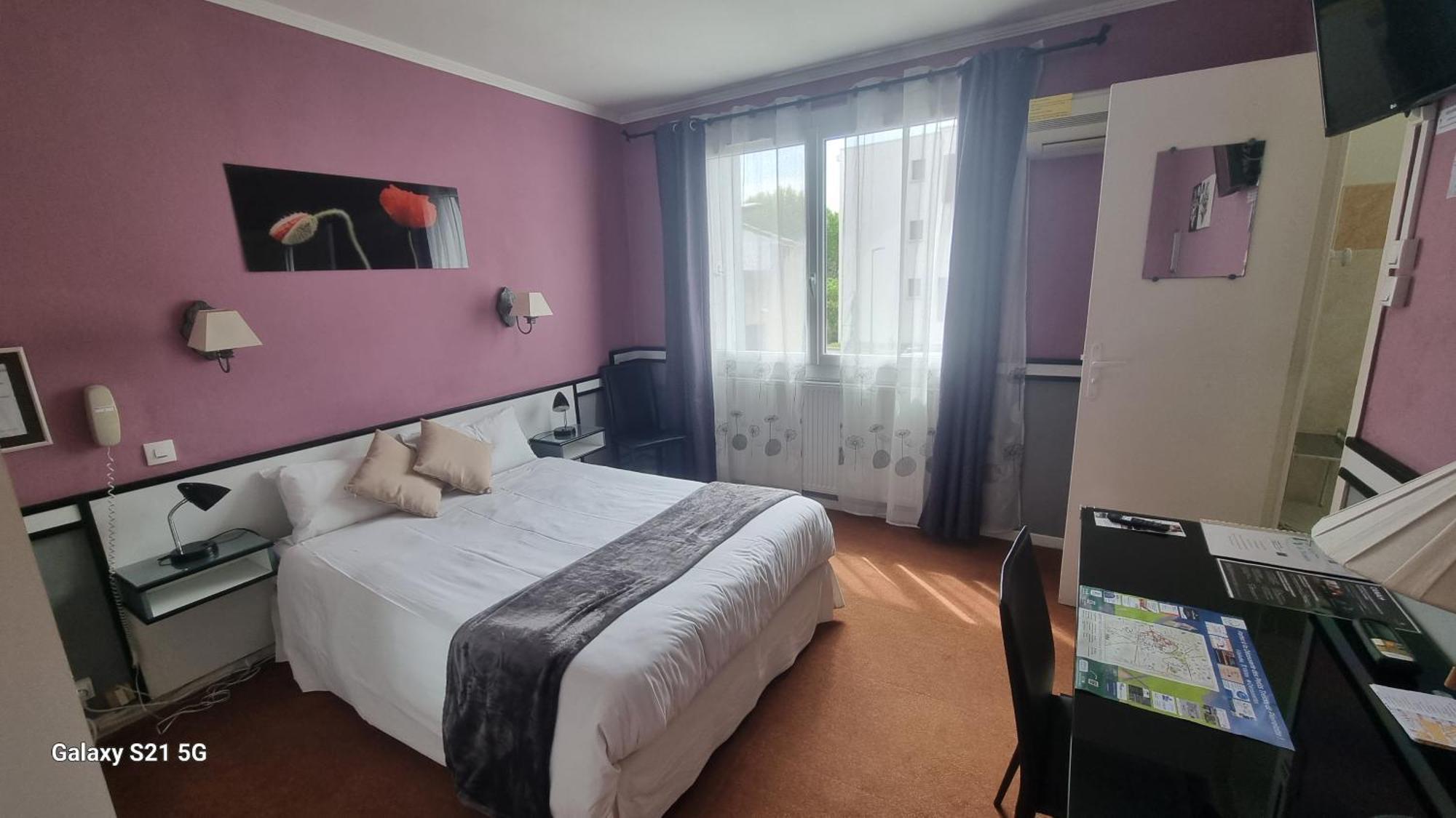 Hotel Du Tricastin Пьерлат Экстерьер фото