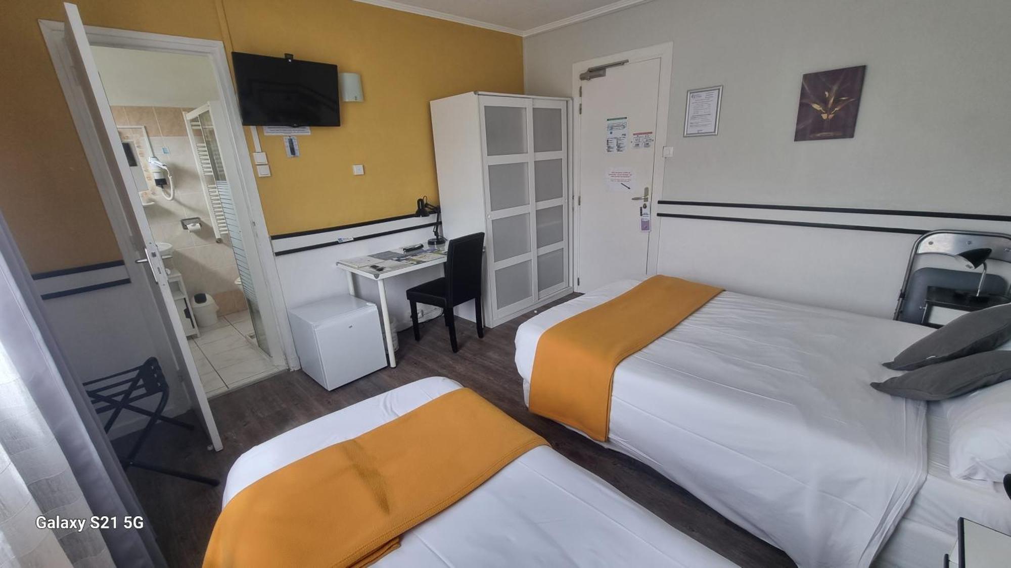Hotel Du Tricastin Пьерлат Экстерьер фото