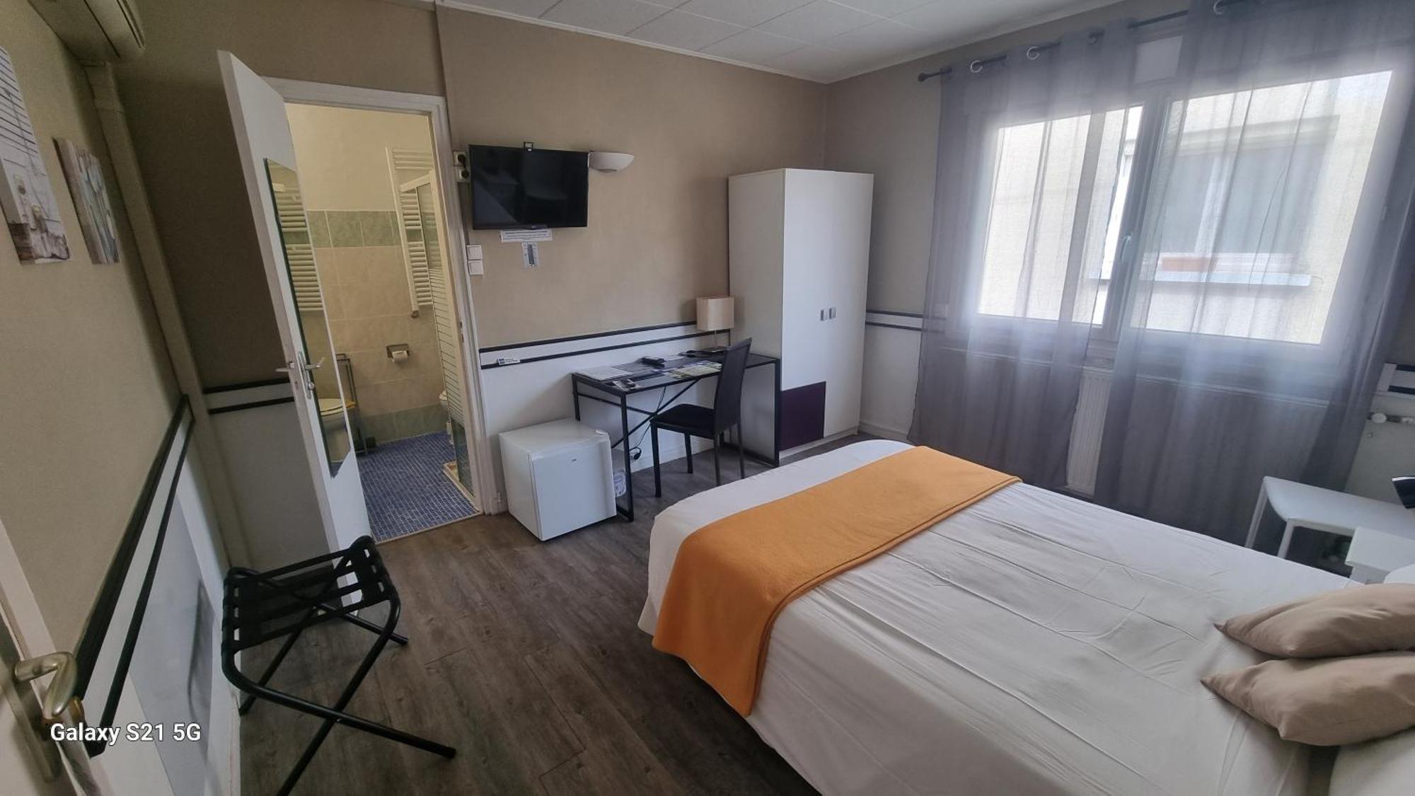 Hotel Du Tricastin Пьерлат Экстерьер фото