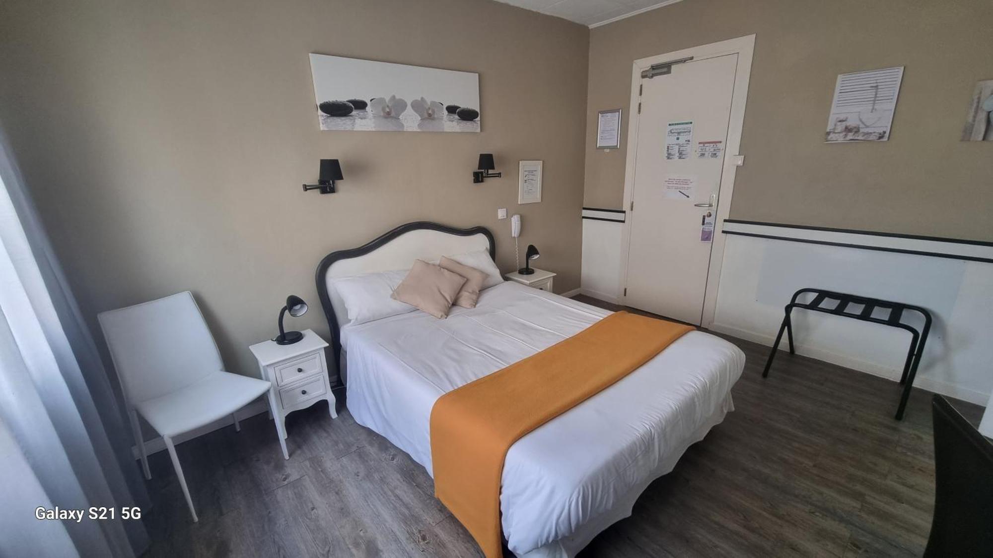 Hotel Du Tricastin Пьерлат Экстерьер фото