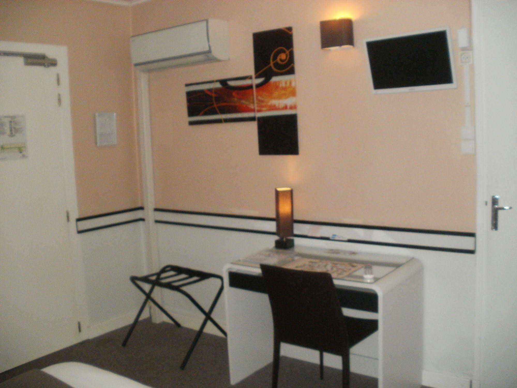 Hotel Du Tricastin Пьерлат Экстерьер фото